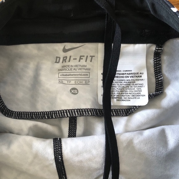 Nike Capri workout pants - Picture 4 of 4